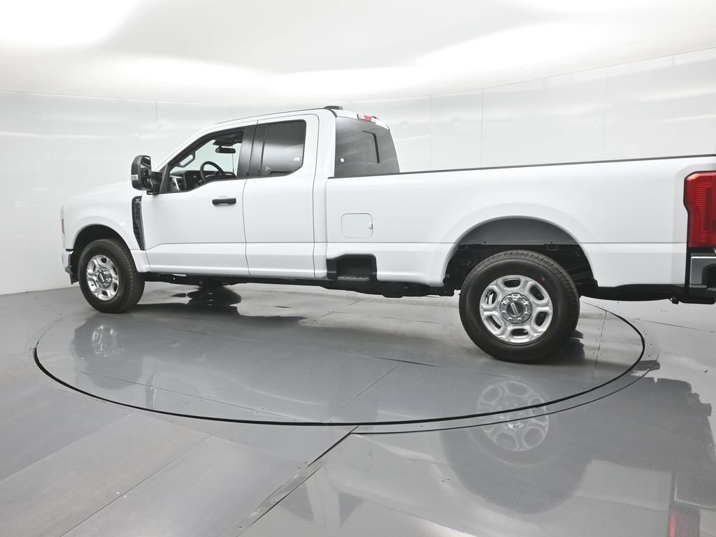 New 2026 Oxford White Ford XLT image 6