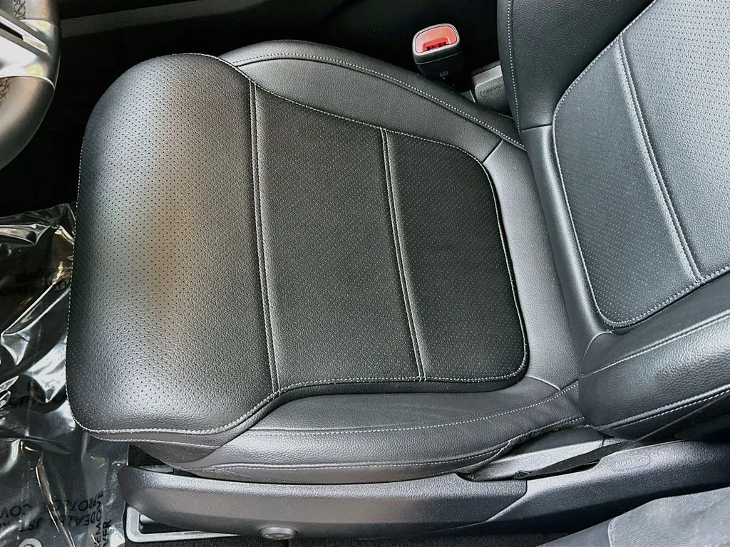 Used 2025 Black Mercedes-Benz GLC 300 image 20