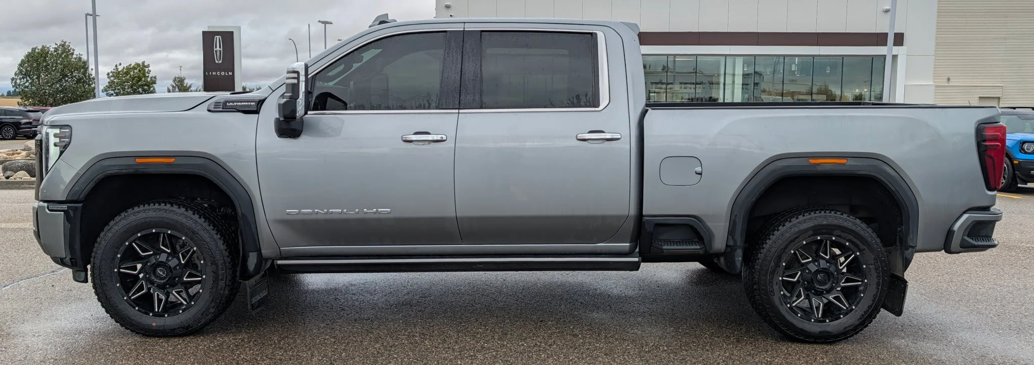 Used 2025 Sterling Grey Metallic GMC Crew Cab DENALI ULTIMATE image 2