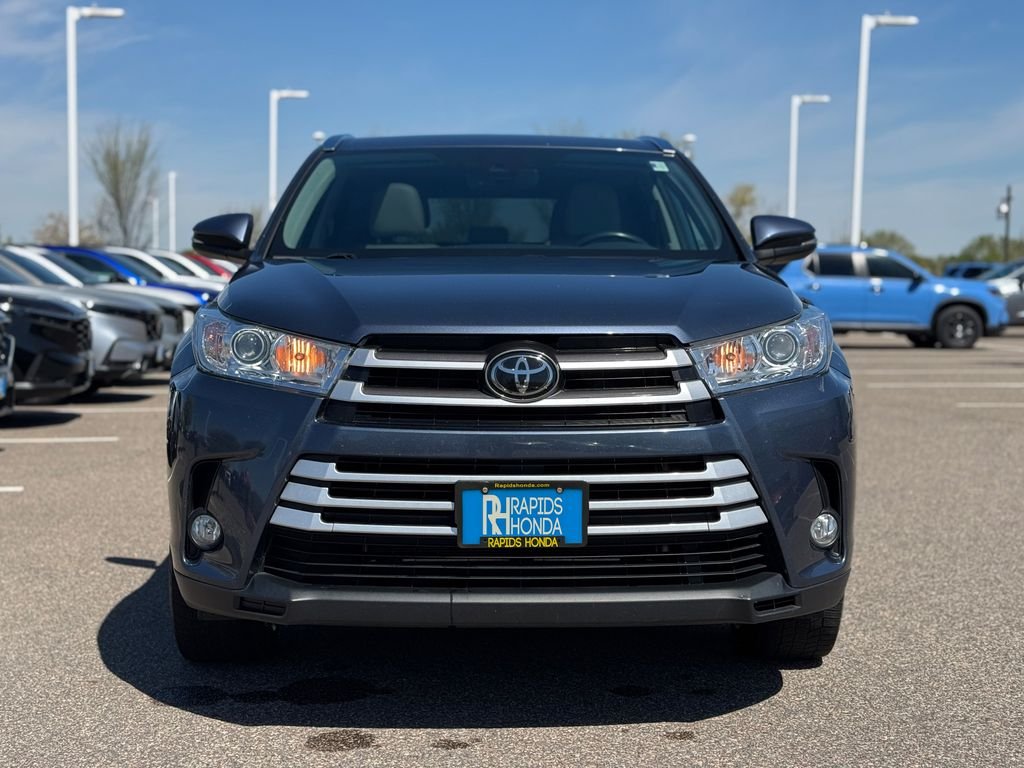 Used 2018 Toyota Highlander XLE with VIN 5TDJZRFH4JS851339 for sale in Coon Rapids, Minnesota