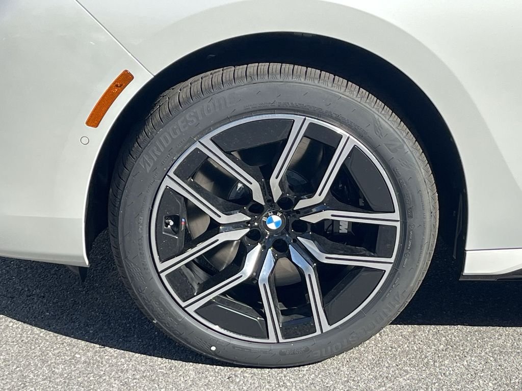 New 2026 White Metallic BMW 740i xDrive image 10