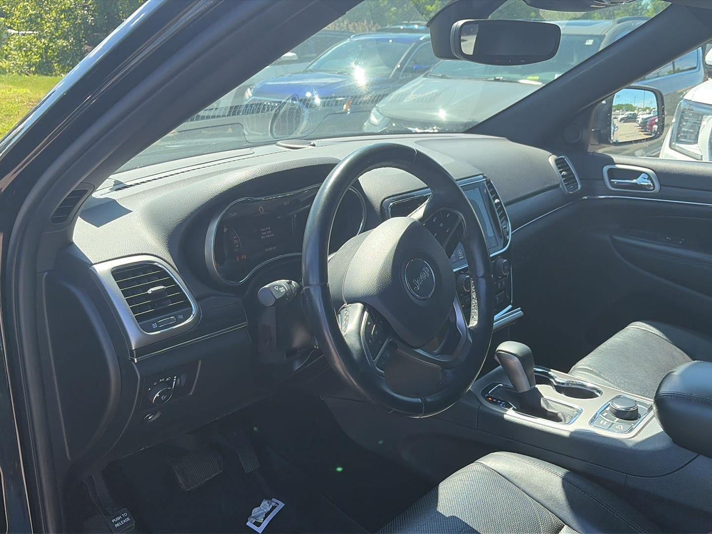 Used 2019 Diamond Black Crystal Pearlcoat Jeep Limited image 5