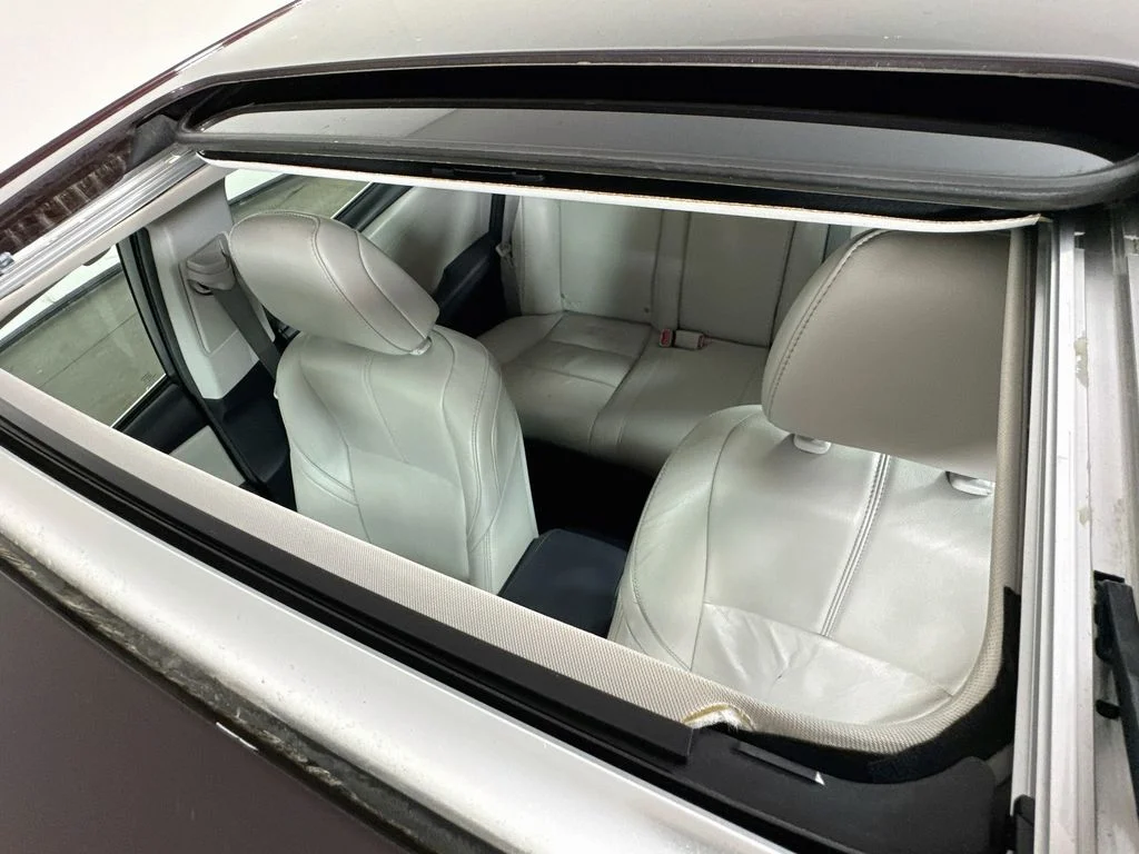 Used 2013 Red Toyota XLE Touring image 26