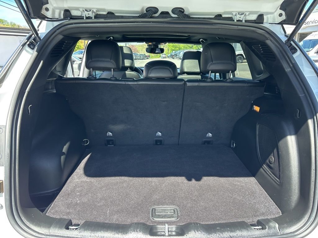 Used 2022 White Jeep High Altitude image 13