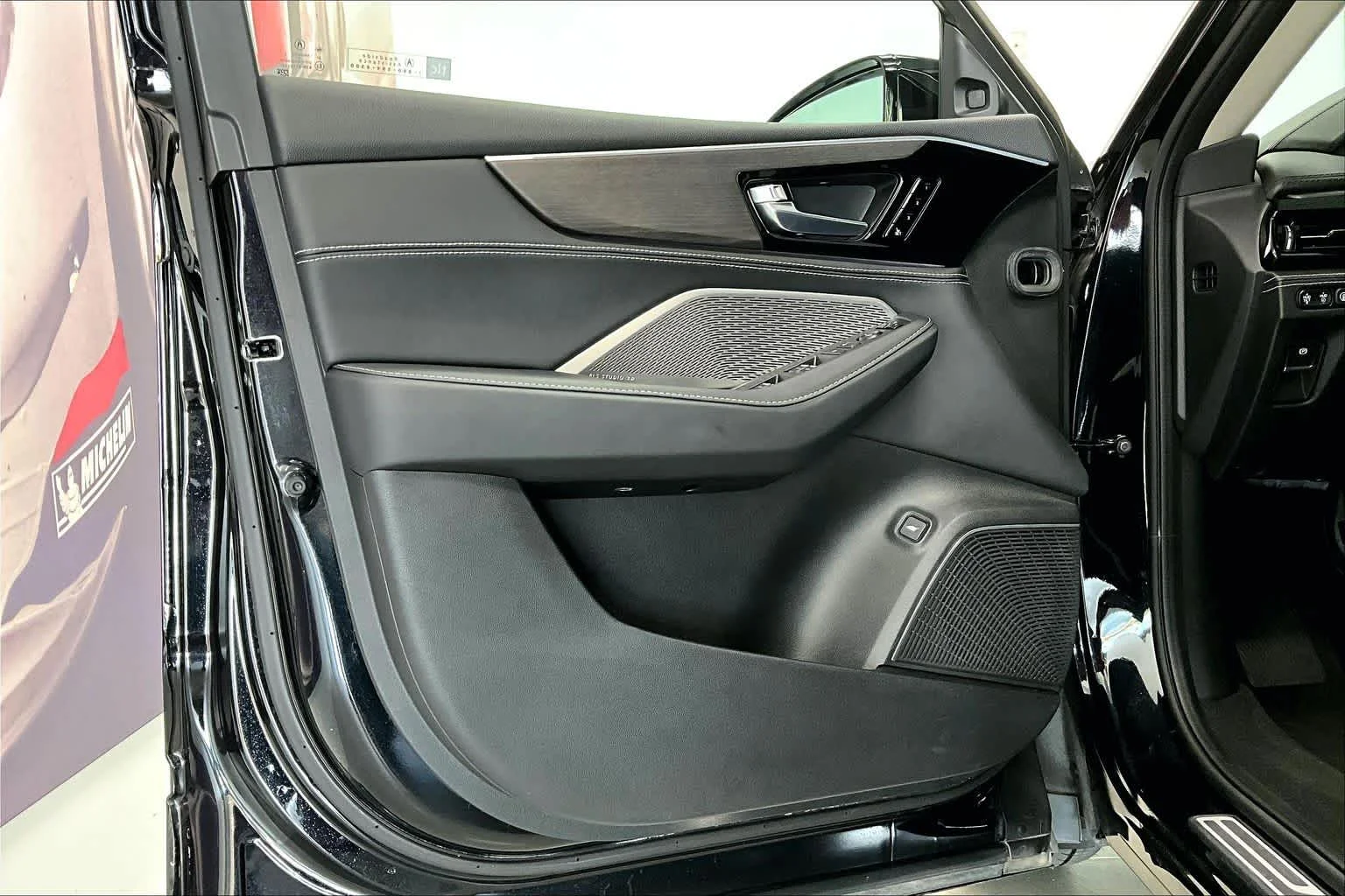 Used 2023 Majestic Black Pearl Acura SH-AWD ADVANCE image 26