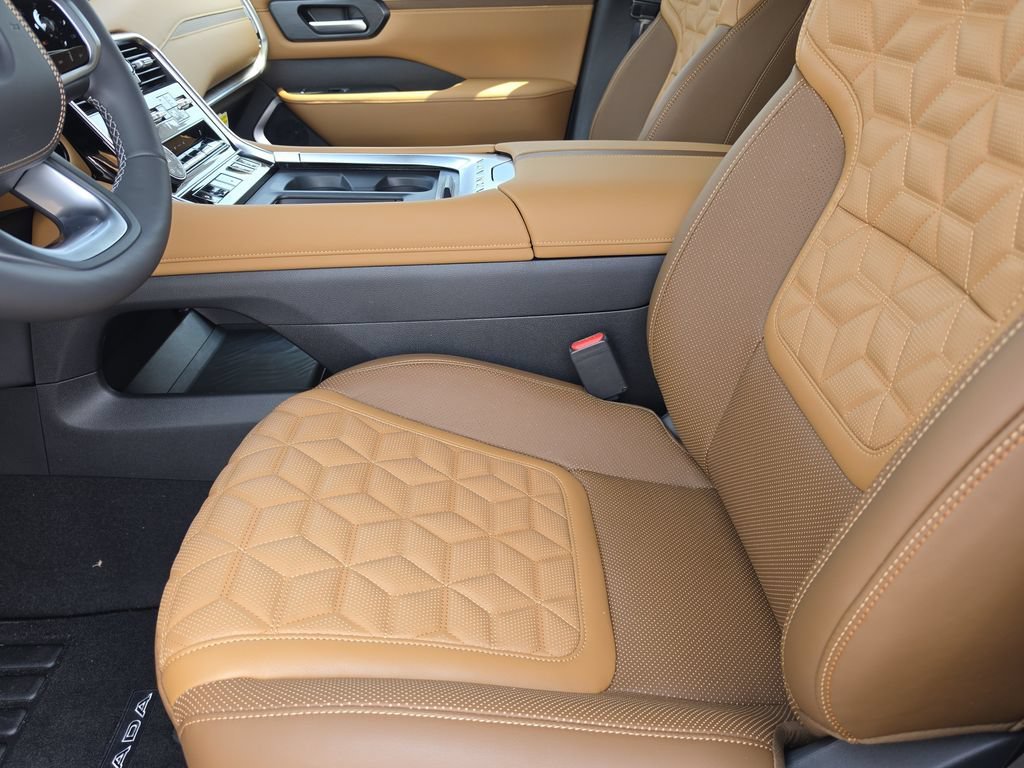 New 2026 Coulis Red Pearl Nissan Platinum Reserve image 11