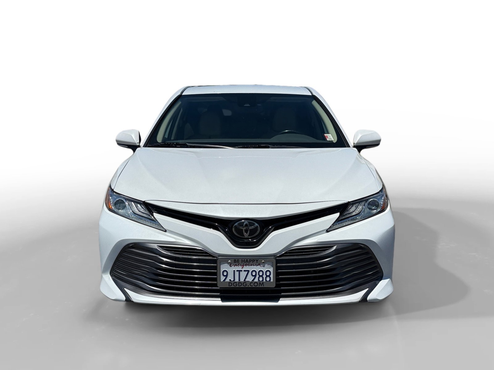 Used 2020 Pearl Toyota XLE image 8
