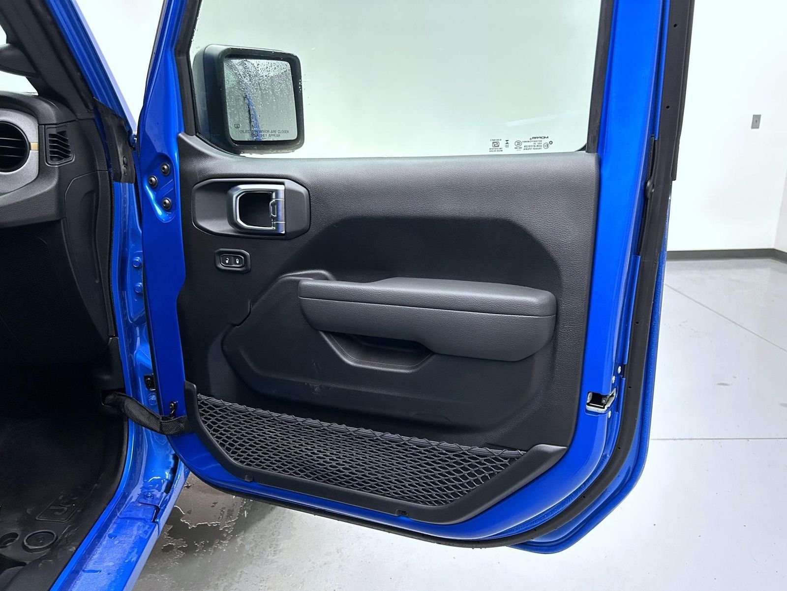 New 2026 Hydro Blue Pearl-Coat Exterior Paint Jeep Sport S image 16