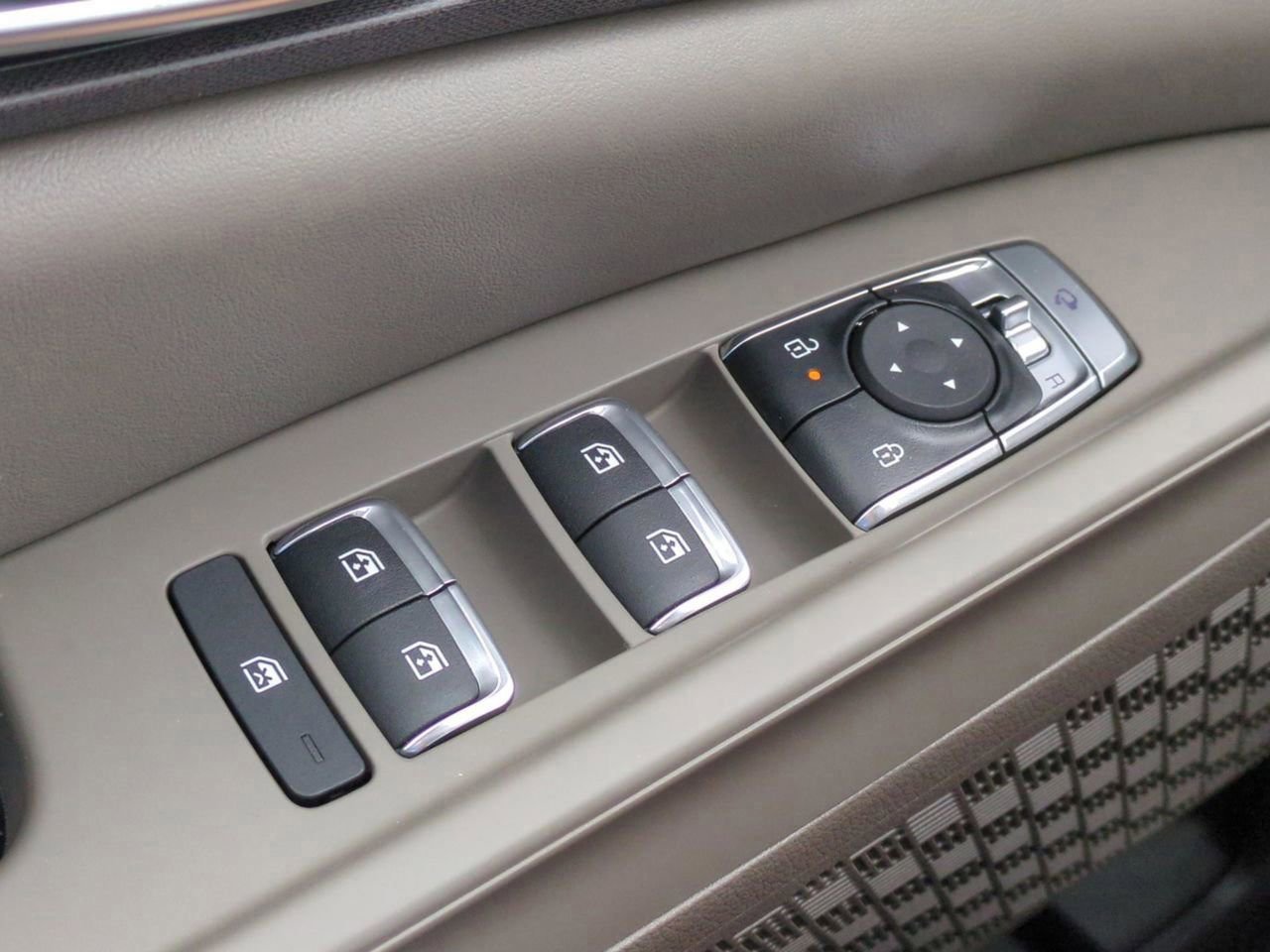 New 2026 Ceramic Silver Kia EX image 30