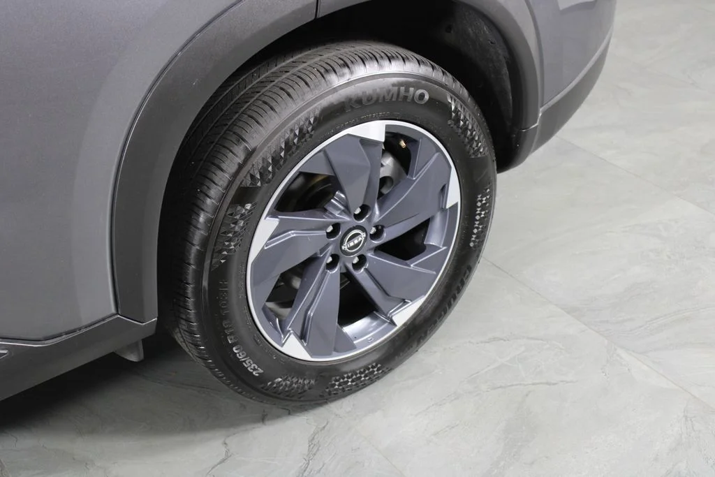 2024 Nissan Rogue SV - Photo 13