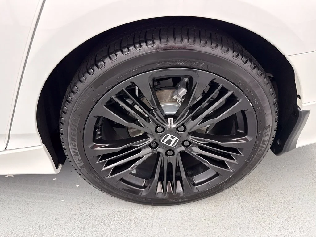 2022 Honda Accord SPORT 4dr Car Slide 5