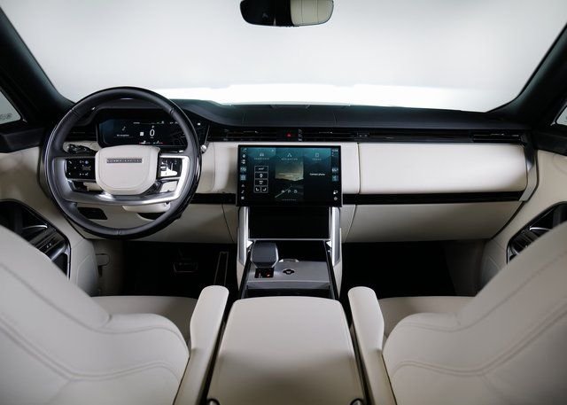New 2026 Carpathian Grey Land Rover SE image 4