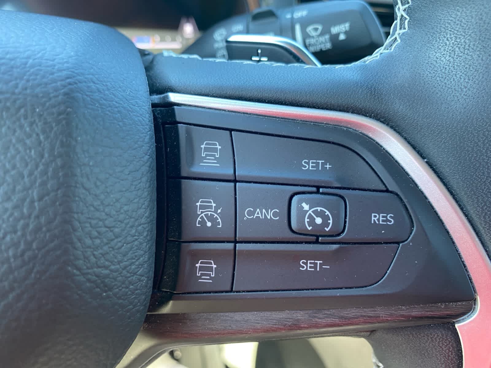 Used 2023 Baltic Gray Metallic Clearcoat Jeep  image 32