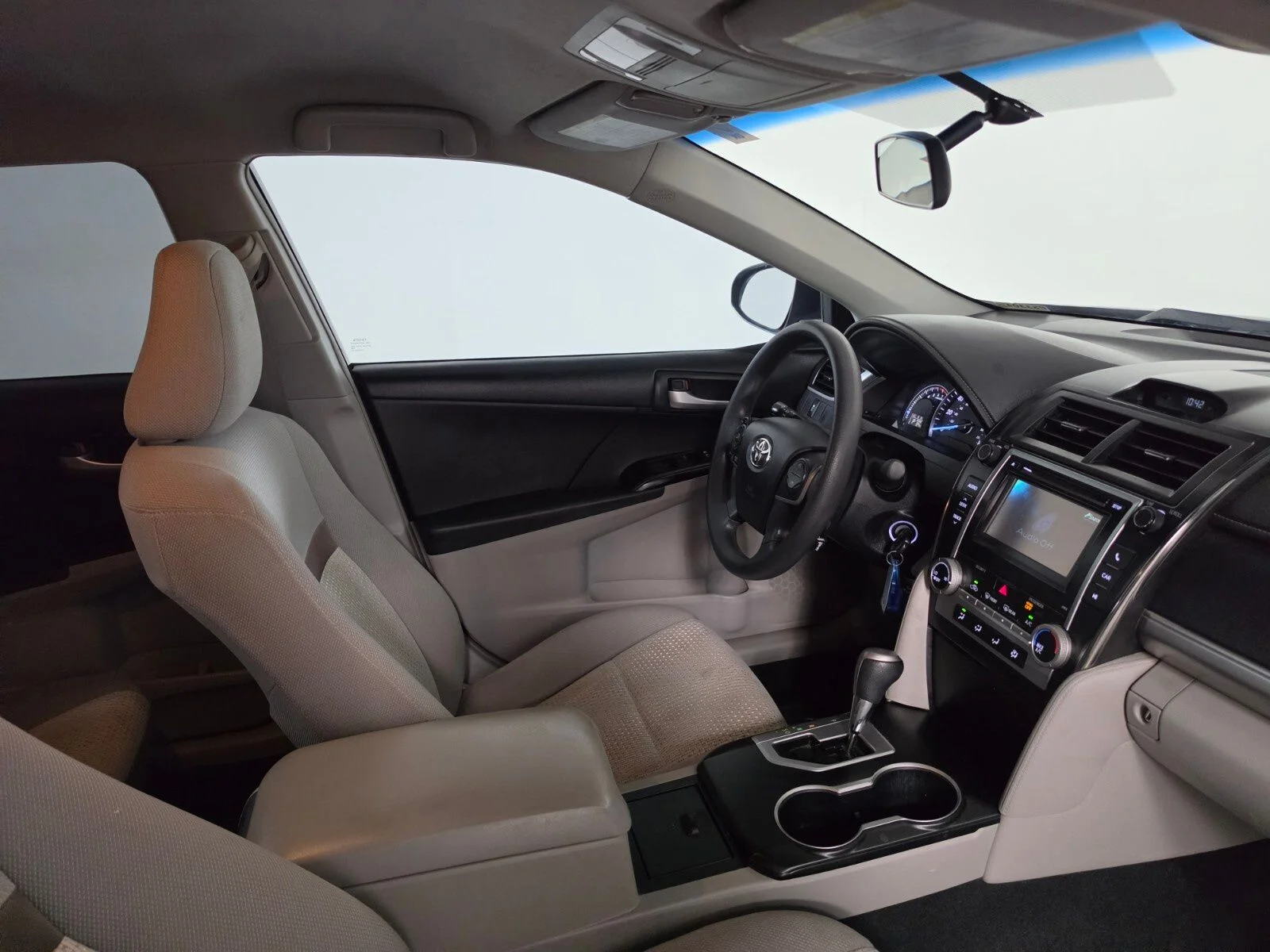 Used 2012 Gray Toyota LE image 22