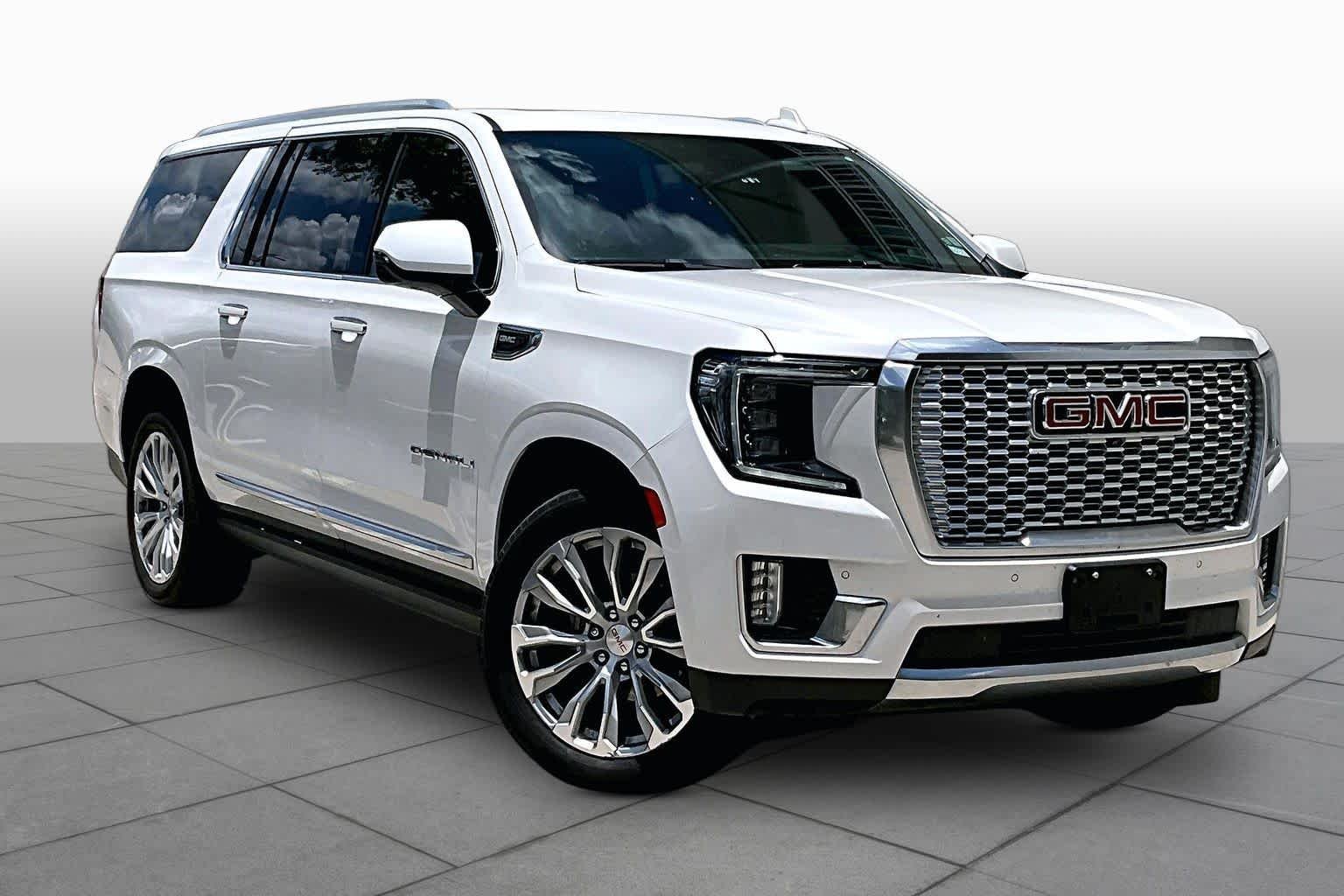 Used 2022 White Frost Tricoat GMC Denali image 2