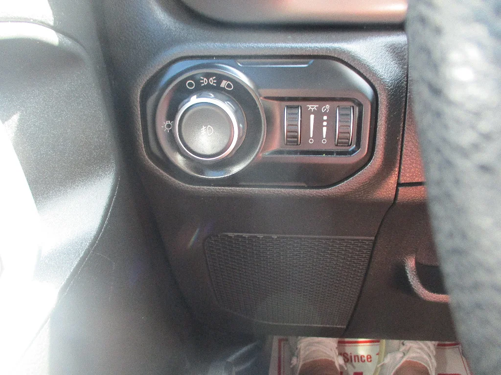 Used 2019 Granite Crystal Metallic Clear Coat Jeep Sport image 13