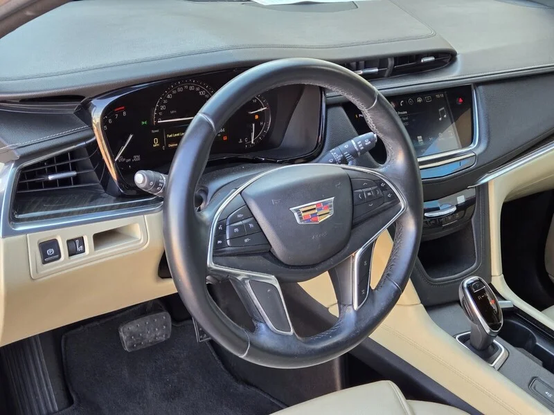 Used 2018 Stellar Black Metallic Cadillac FWD image 14