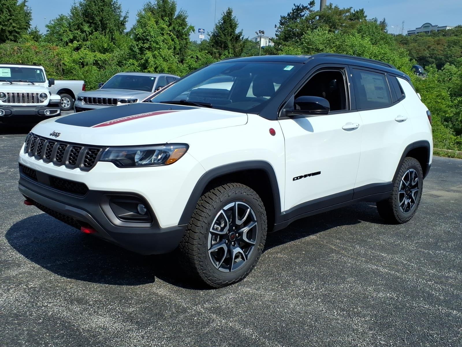 New 2026 Bright White Clear-Coat Exterior Paint Jeep Trailhawk image 1