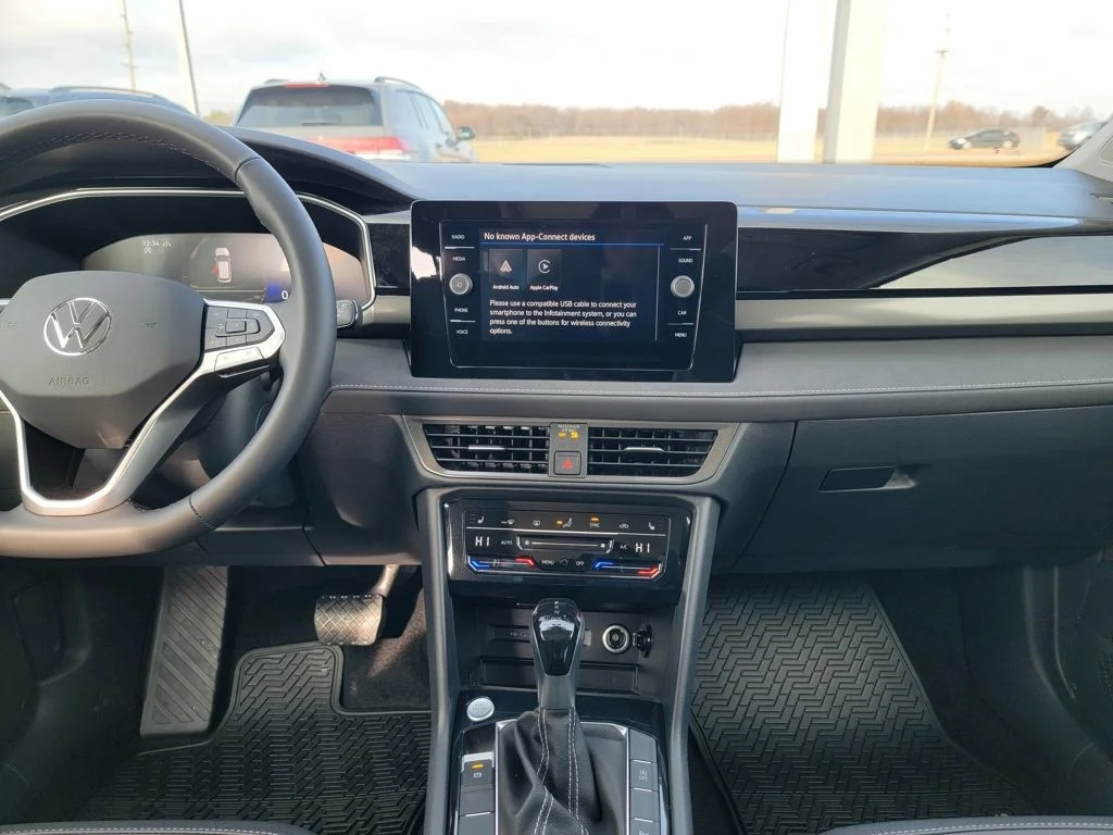 2026 Volkswagen Taos SE Black - Photo 33