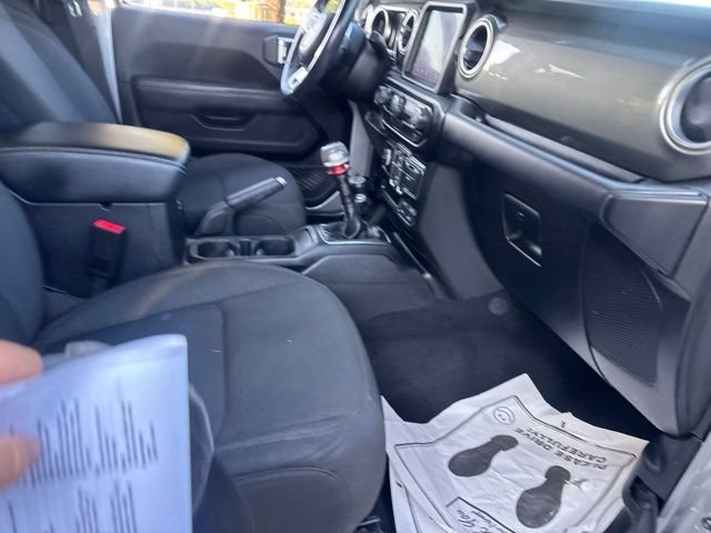 Used 2020 Silver Jeep Unlimited Sahara image 11