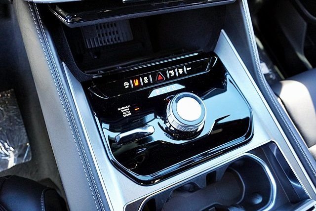 New 2026 Bright White Clear-Coat Exterior Paint Jeep Limited Altitude image 37