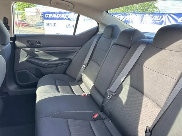 Used 2025 White Nissan 2.5 SV image 32