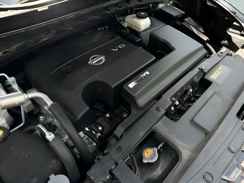 Used 2024 Black Nissan Platinum image 9