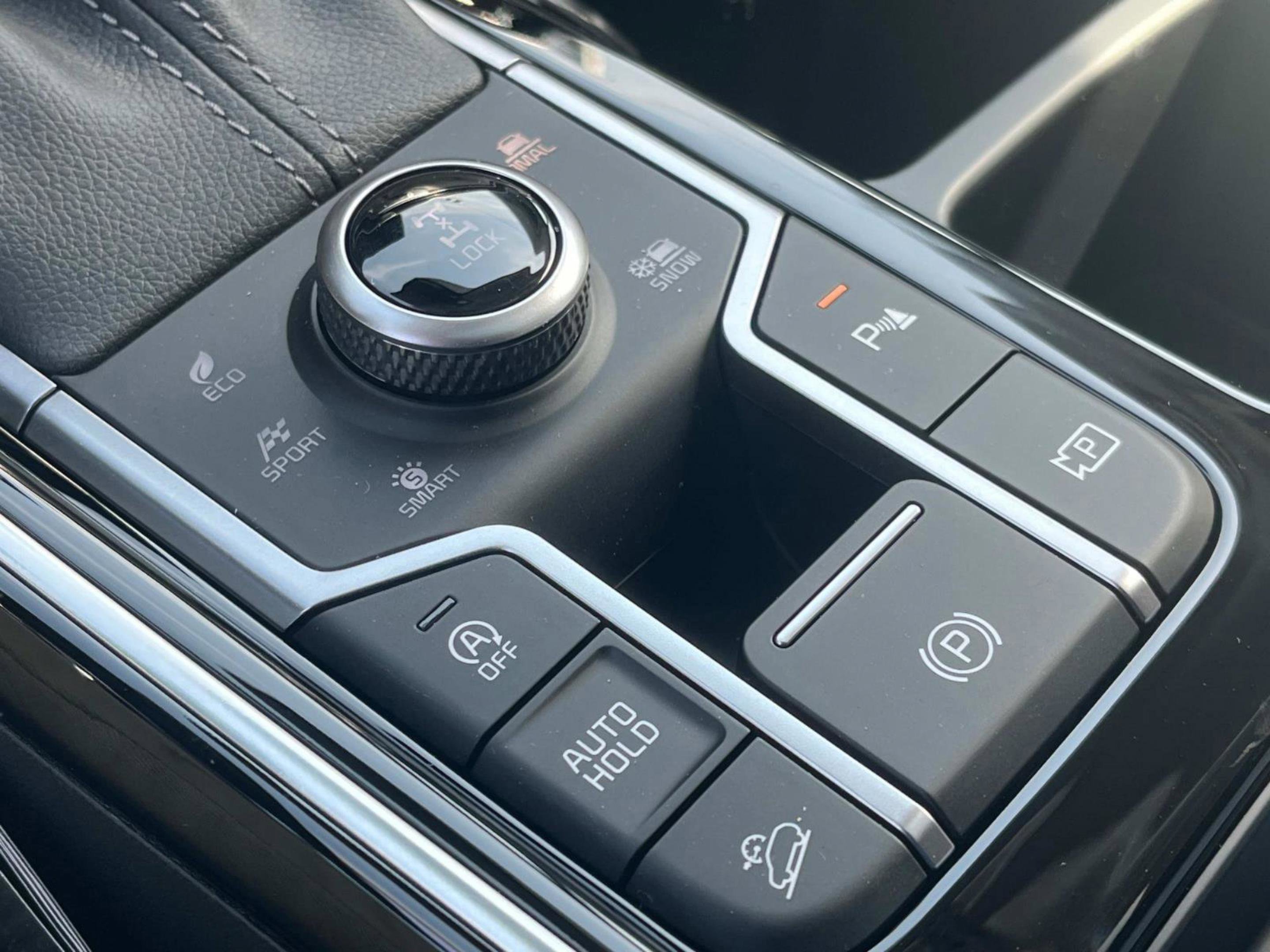 2025 Kia Sorento X-Line SX - Photo 31