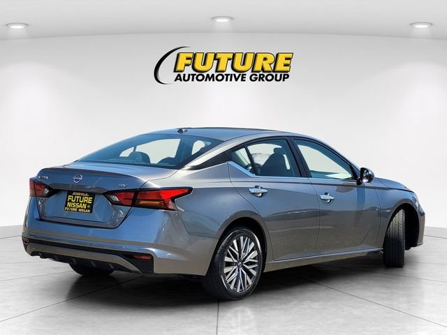 Used 2023 Gray Nissan 2.5 SV image 4