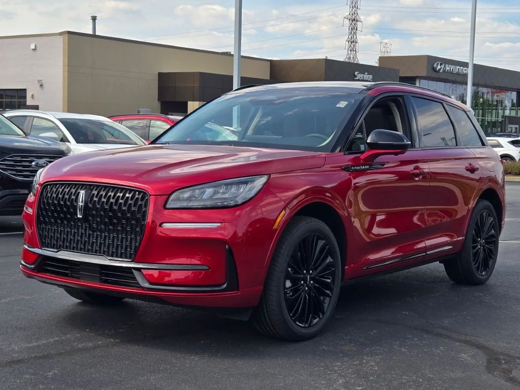 Used 2025 Red Lincoln Premiere image 1