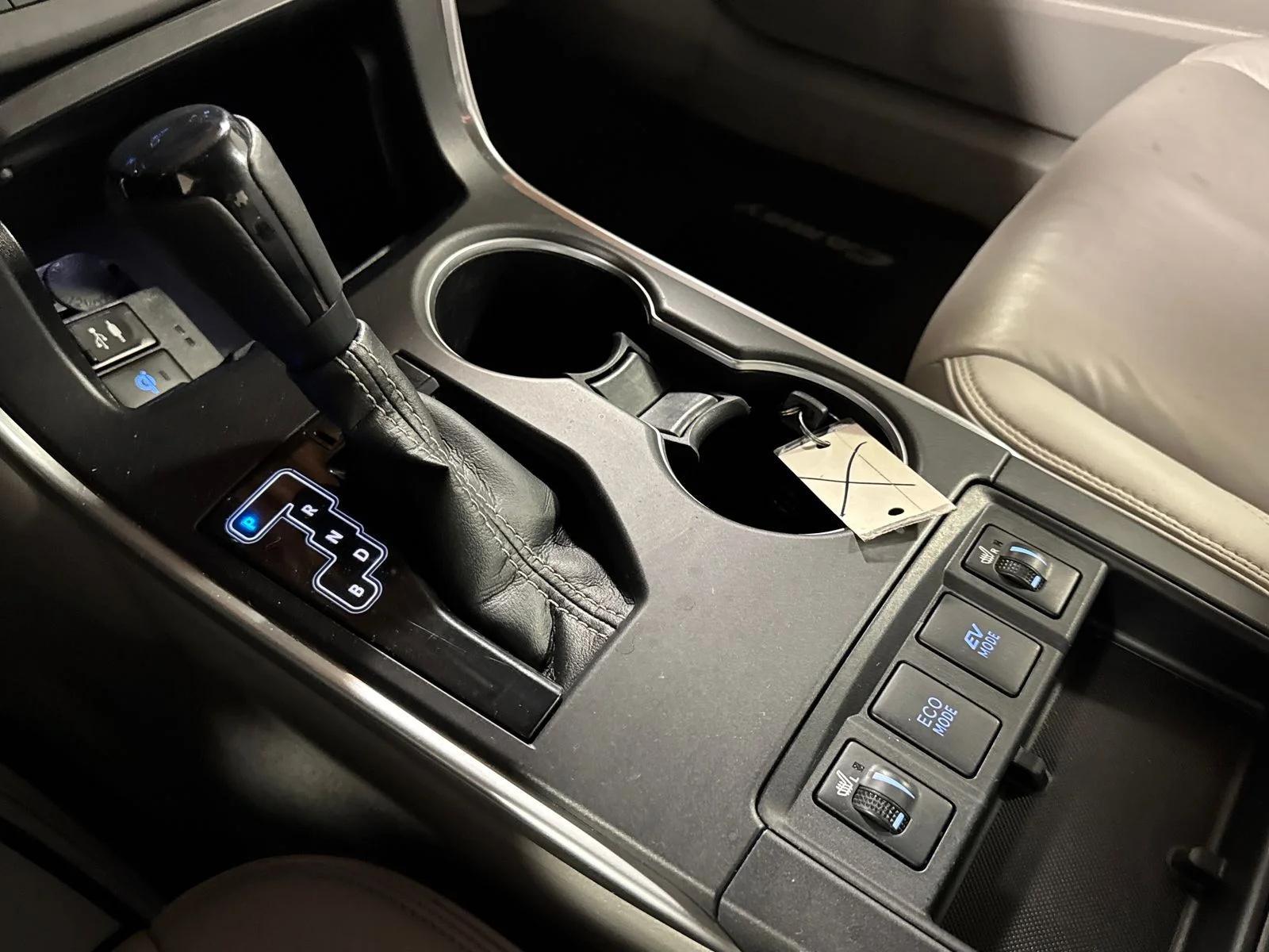 Used 2016 Celestial Silver Metallic Toyota XLE image 25