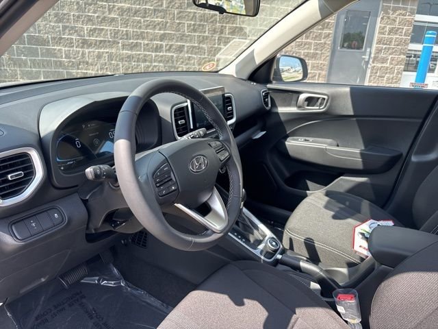 New 2025 Shimmering Silver Hyundai SEL image 16