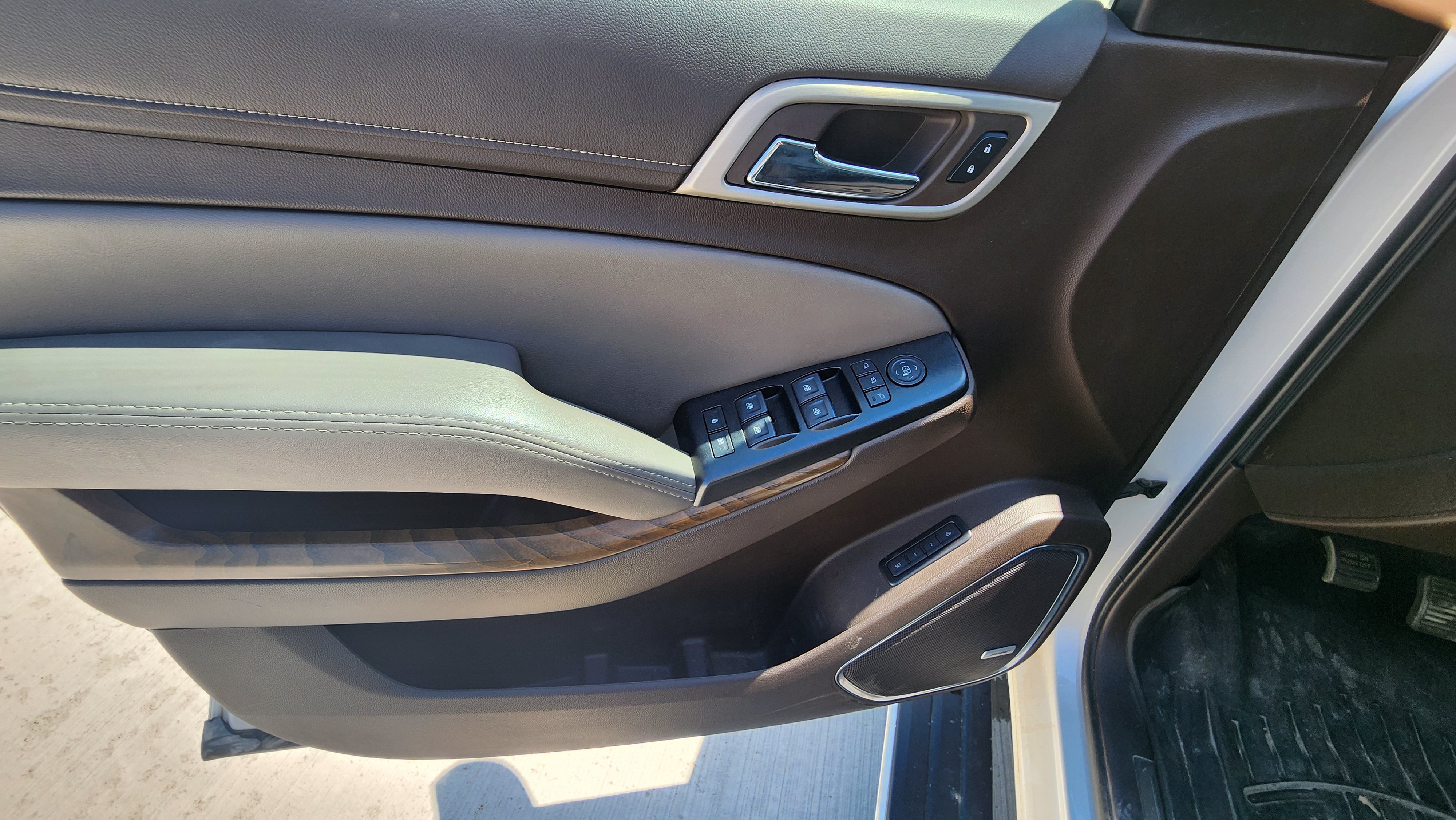 Used 2019 WHITE FROST TRICOAT GMC Denali image 10