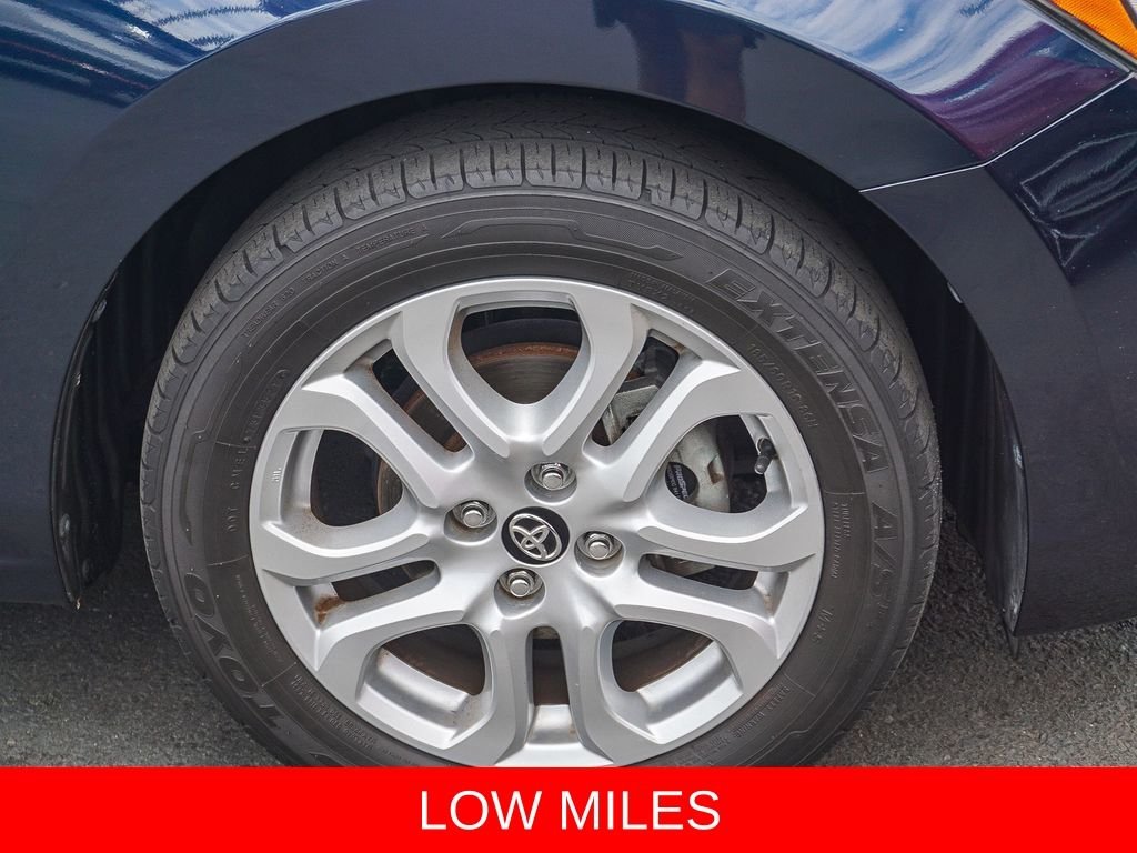 Used 2018 Black Toyota Base image 9