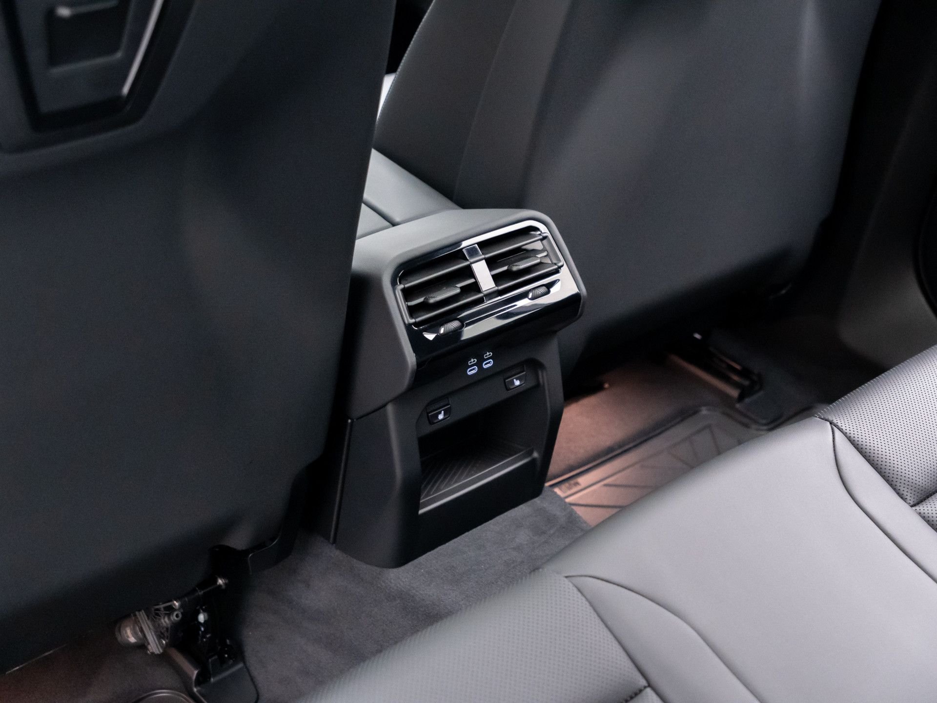 New 2027 Black Sapphire Metallic BMW 540i xDrive image 20