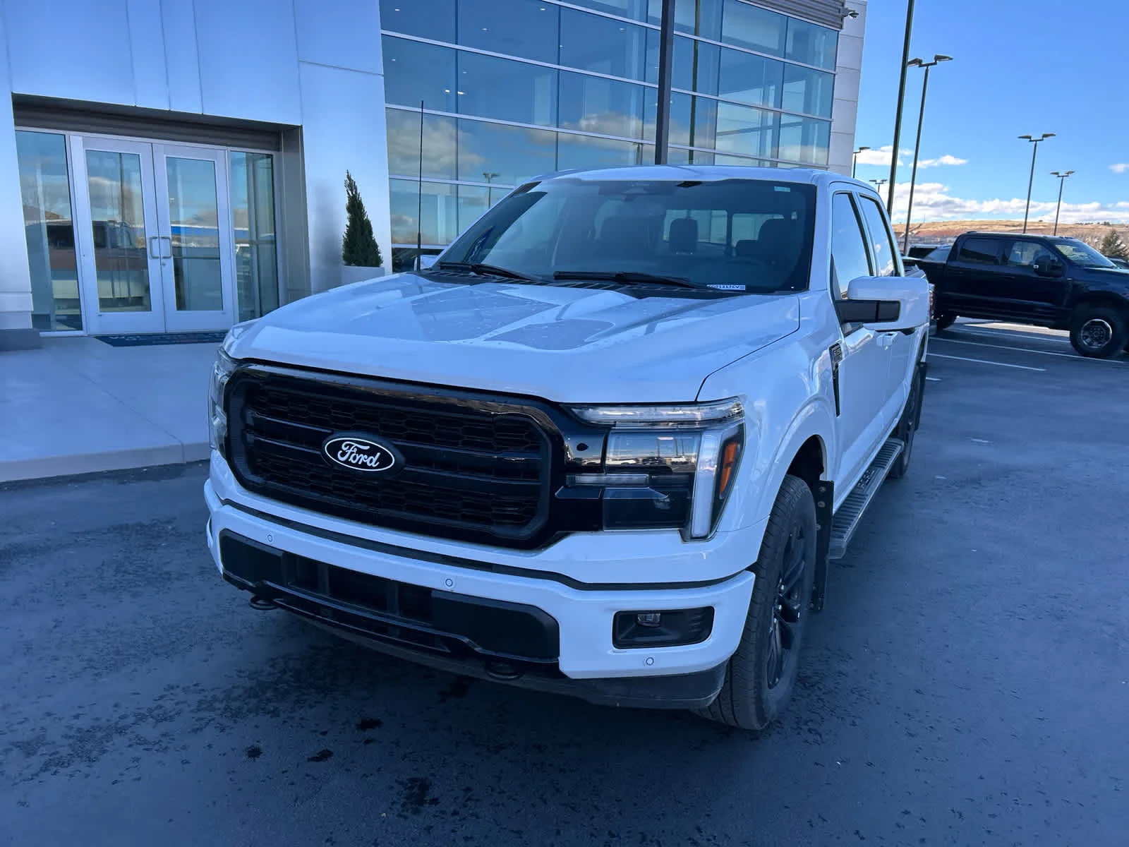 Certified Used 2025 Oxford White Clearcoat Ford LARIAT image 3