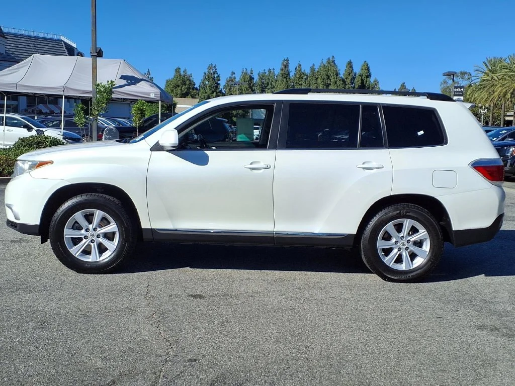Used 2011 Toyota Highlander SE with VIN 5TDZK3EH2BS045832 for sale in Cerritos, CA