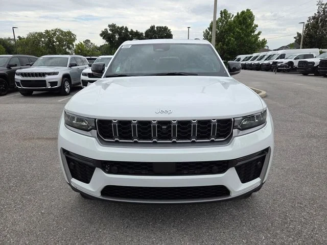 New 2026 Bright White Clear-Coat Exterior Paint Jeep Limited image 19