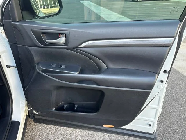 Used 2019 White Toyota SE image 19