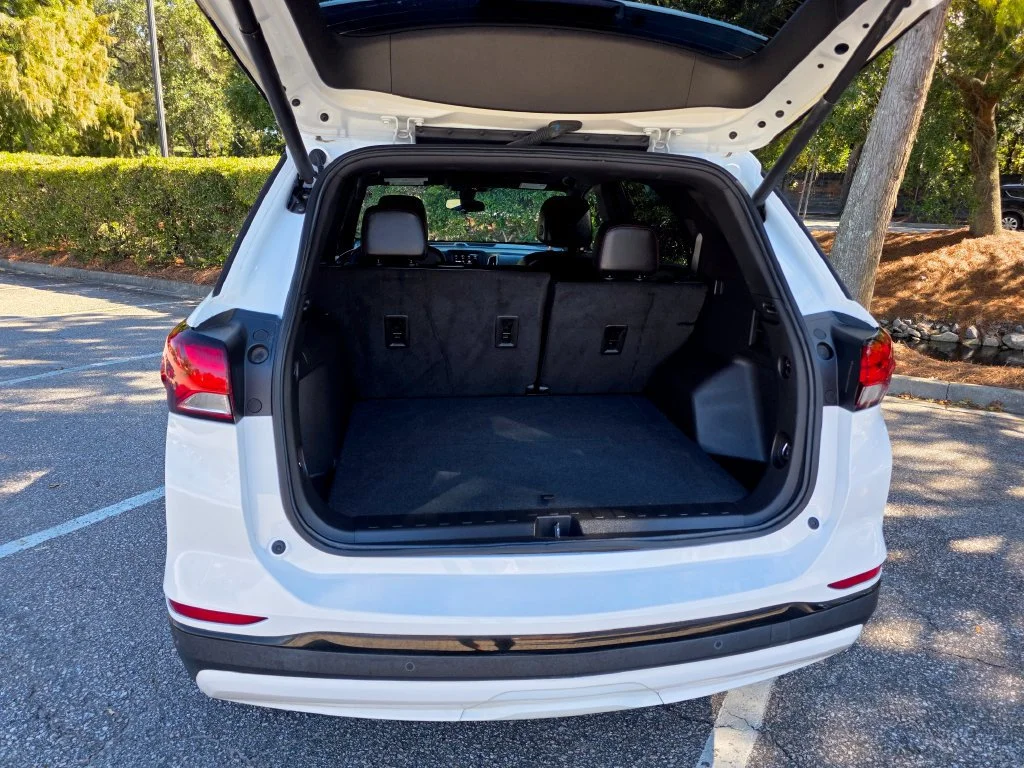 Used 2024 Summit White Chevrolet RS image 33