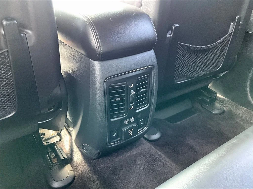 Used 2018 Crystal Metallic Jeep Limited image 12