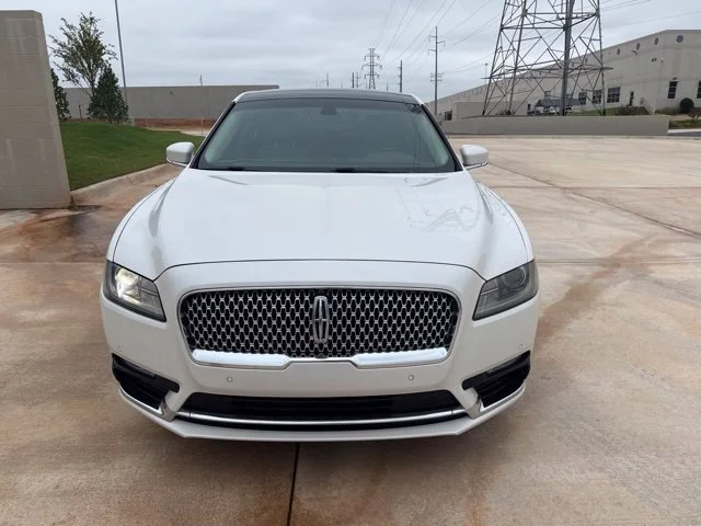 Used 2018 White Lincoln Select image 2