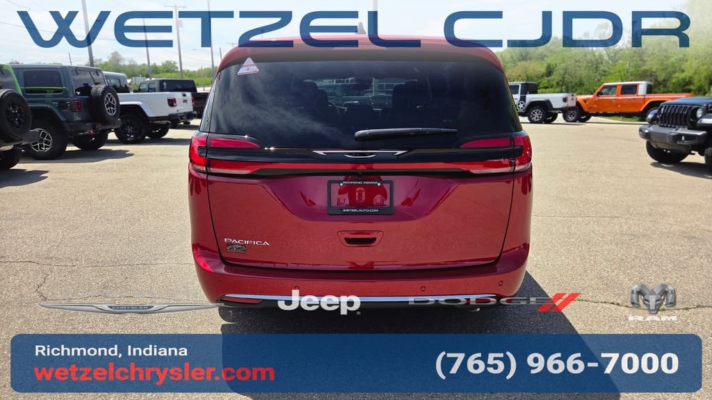 New 2027 Red Hot Pearl-Coat Exterior Paint Chrysler Select image 6