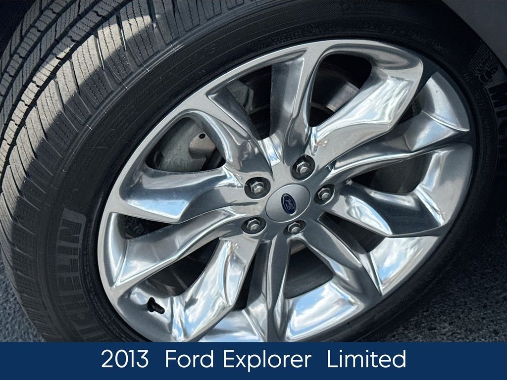 Used 2013 White Ford Limited image 13