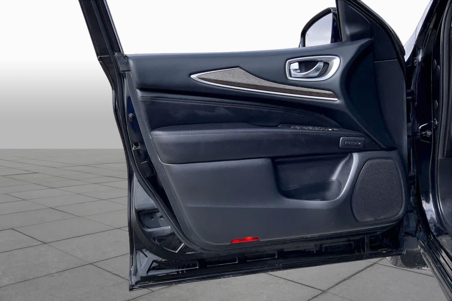 Used 2015 Black Obsidian INFINITI  image 21