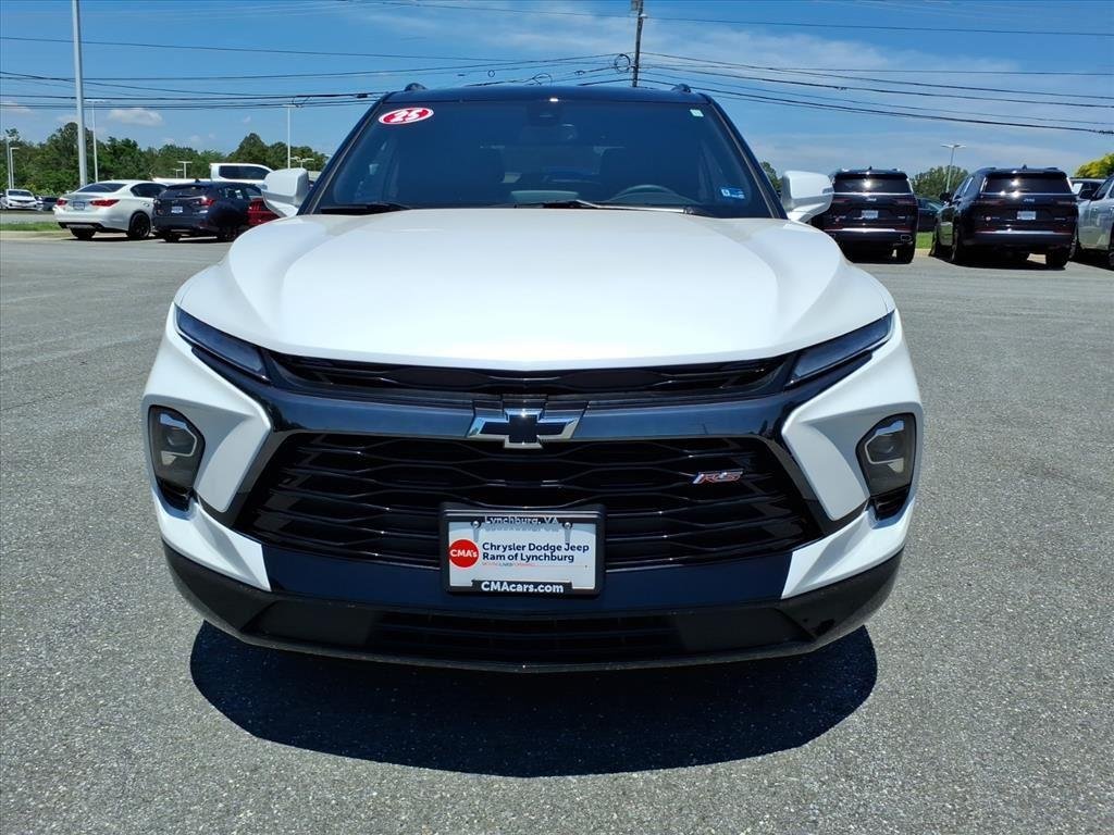 Used 2025 Iridescent Pearl Tricoat Chevrolet RS image 9
