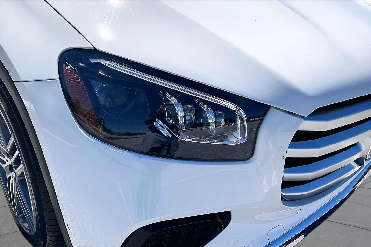 Used 2025 Polar White Mercedes-Benz GLS 450 image 28