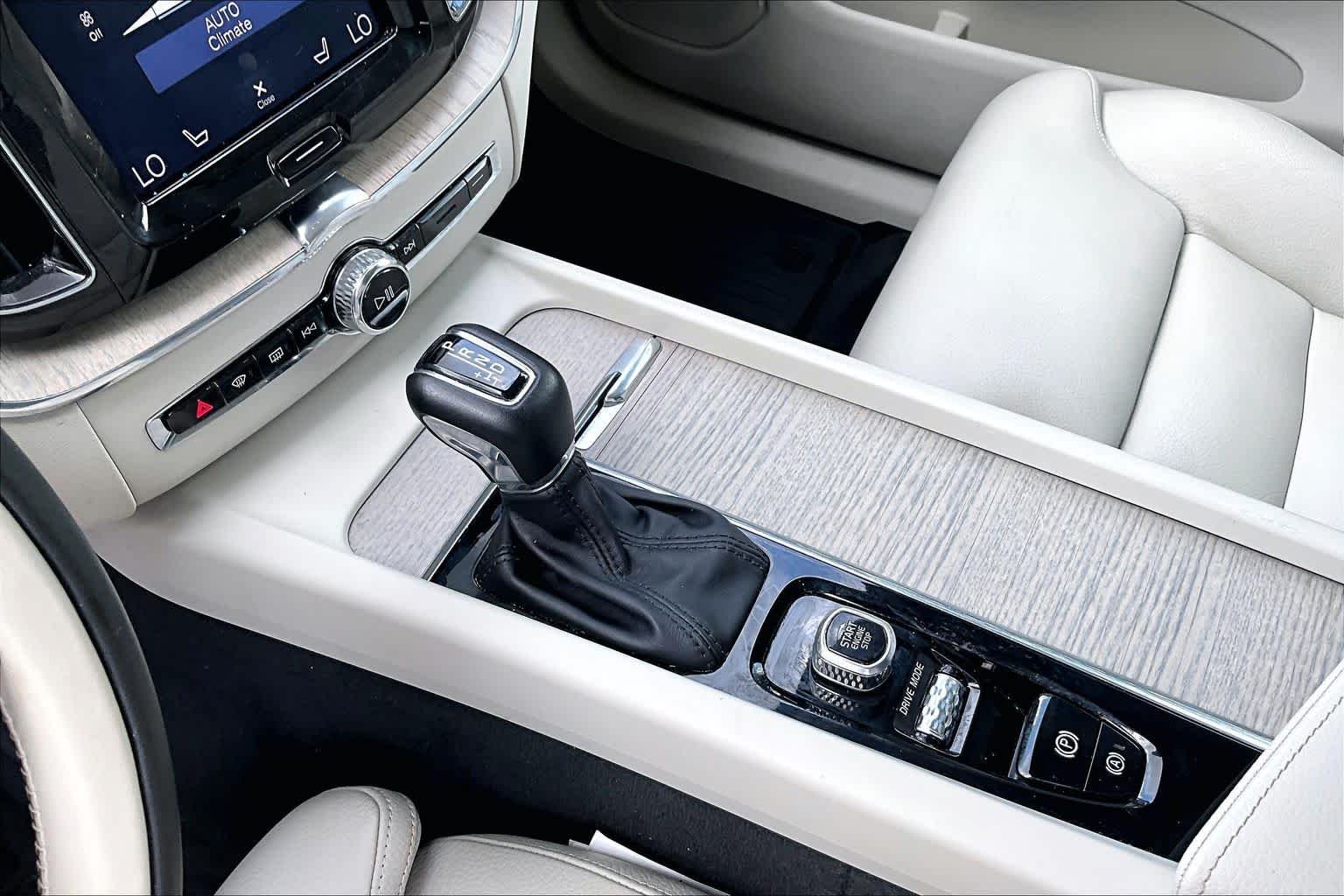 Used 2020  Volvo Inscription image 17
