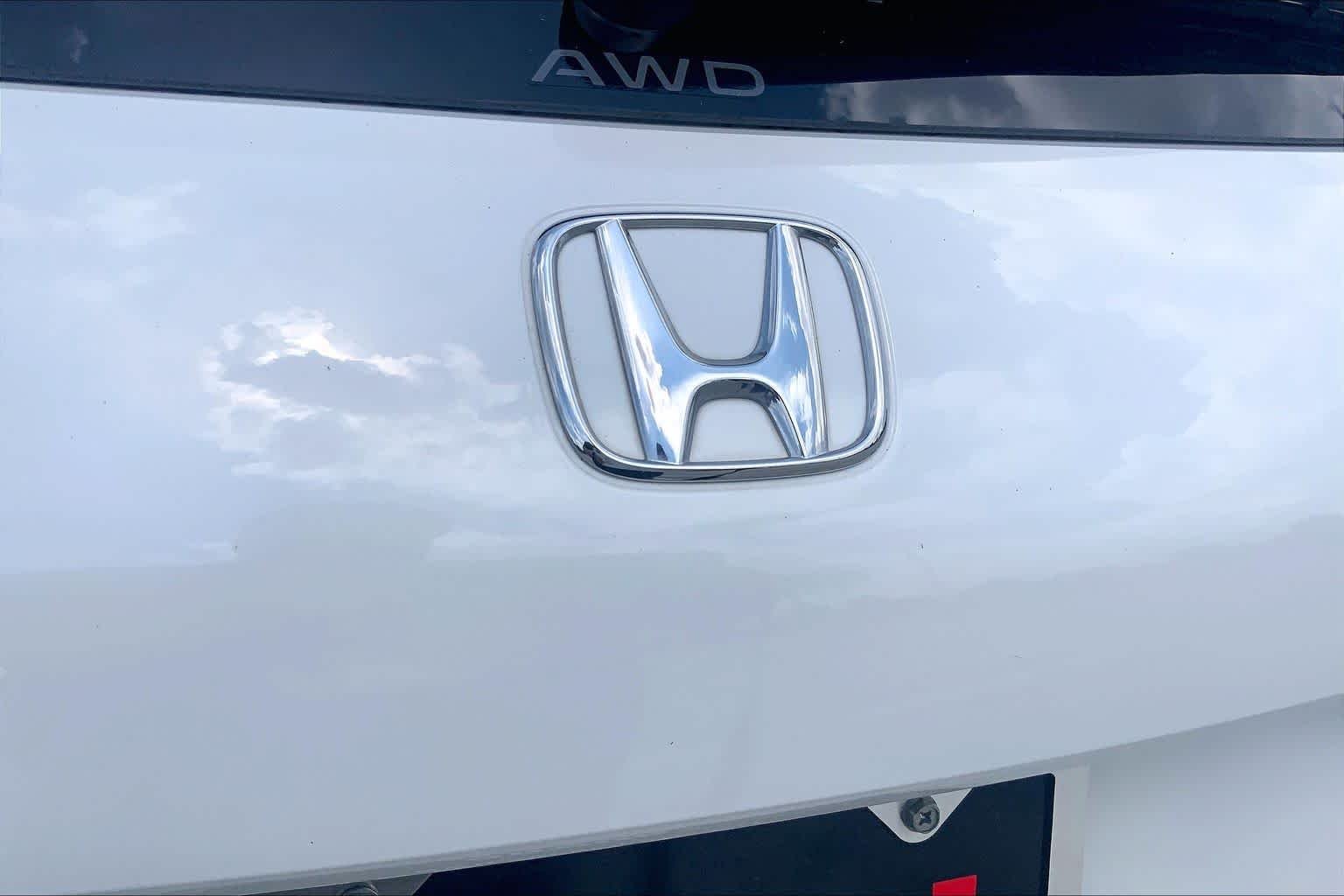 Used 2024 Platinum White Pearl Honda EX-L image 10
