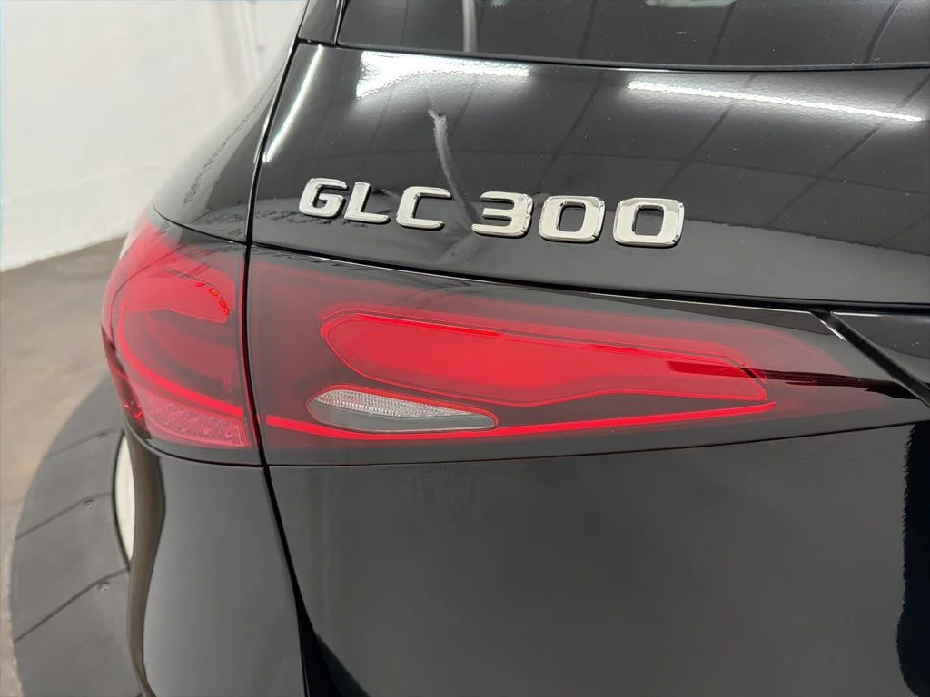 Used 2026 Black Mercedes-Benz GLC 300 image 10